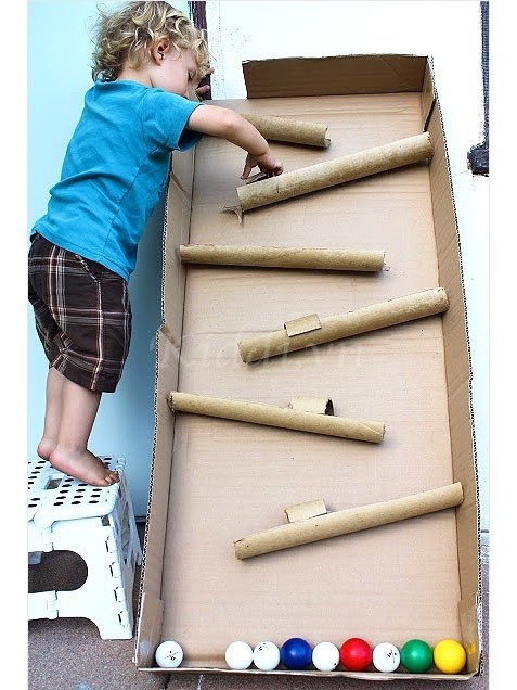 20 ý tưởng hay ho biến thùng các-tông thành đồ chơi cho con