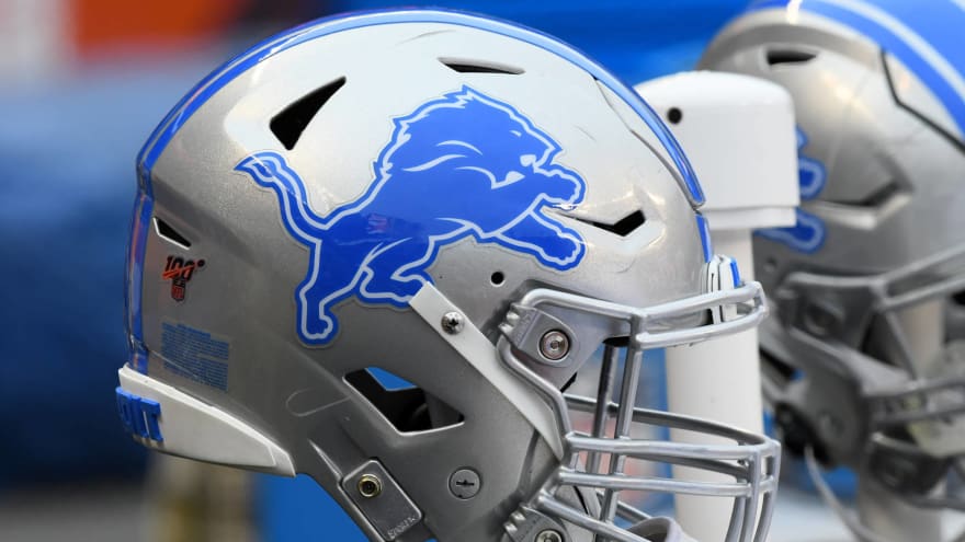 Lions Share Photos Of Socially Distant Locker Room With Plexiglass Dividers Yardbarker