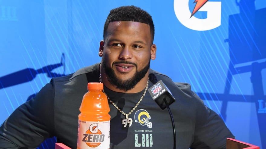 Aaron Donald Shows Off Otherworldly Physique Sparking Twitter Frenzy Yardbarker