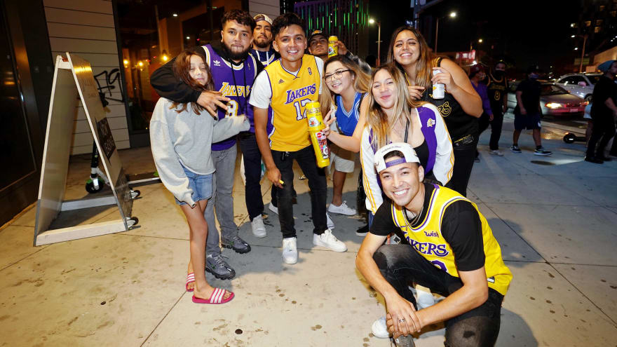 Lakers Title Parade Postponed Indefinitely Yardbarker
