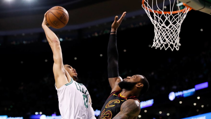 Watch Jayson Tatum Taunts Lebron After Dunking On Him Yardbarker