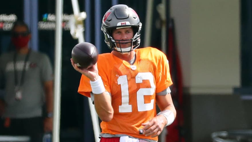 Buccaneers Tom Brady Looking Better Than He Did In His Patriots Days Yardbarker