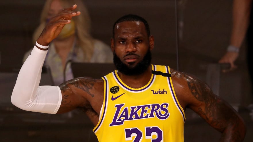 Watch Lebron James Dunks All Over Kawhi Leonard Yardbarker