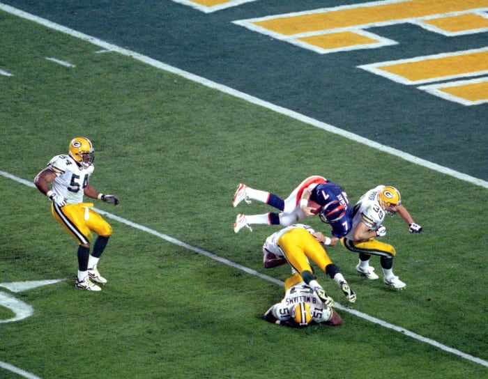 Throwback Elway scramble ignites Broncos