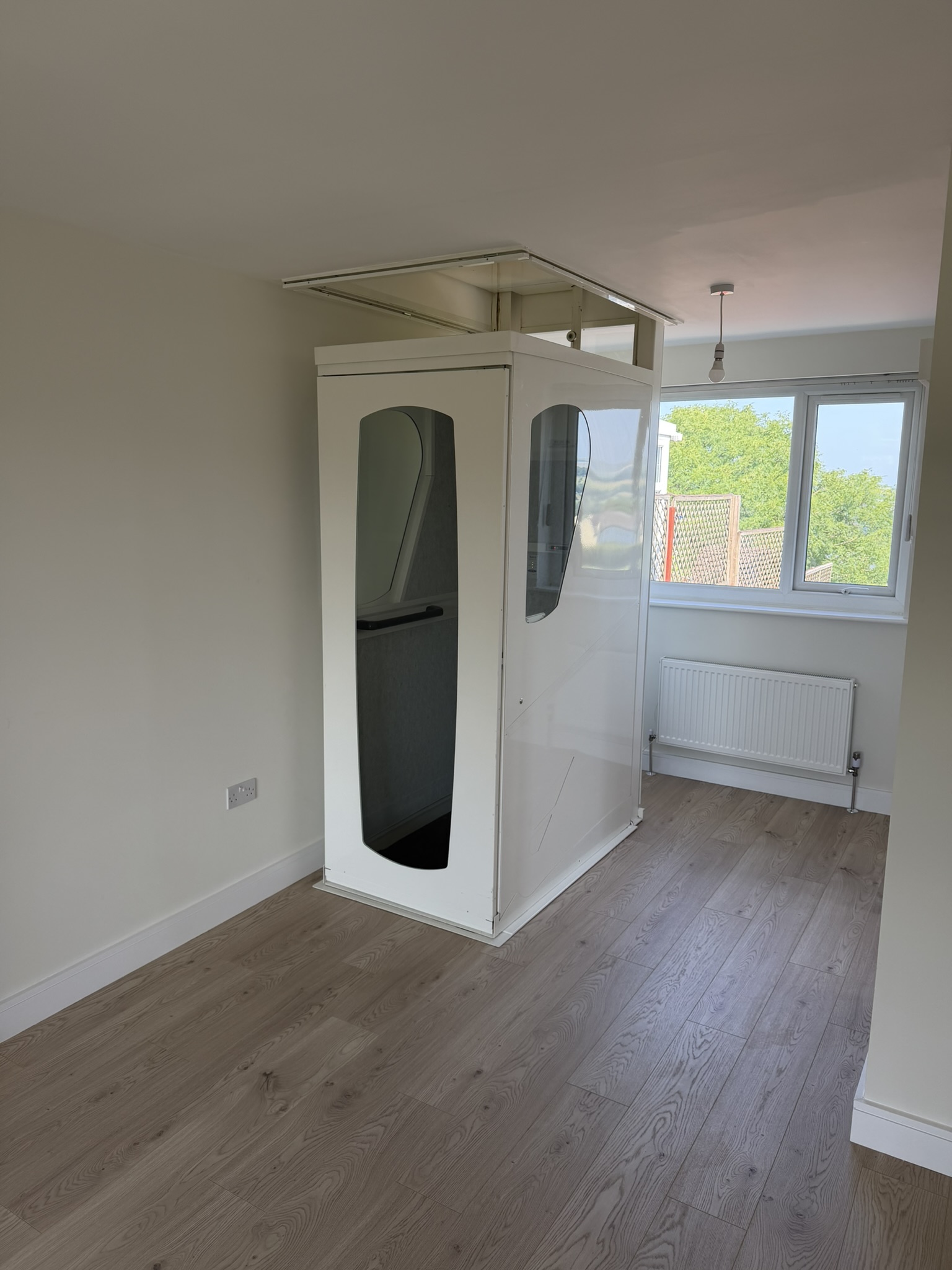 Through floor lift in one bedroom accessible house to rent