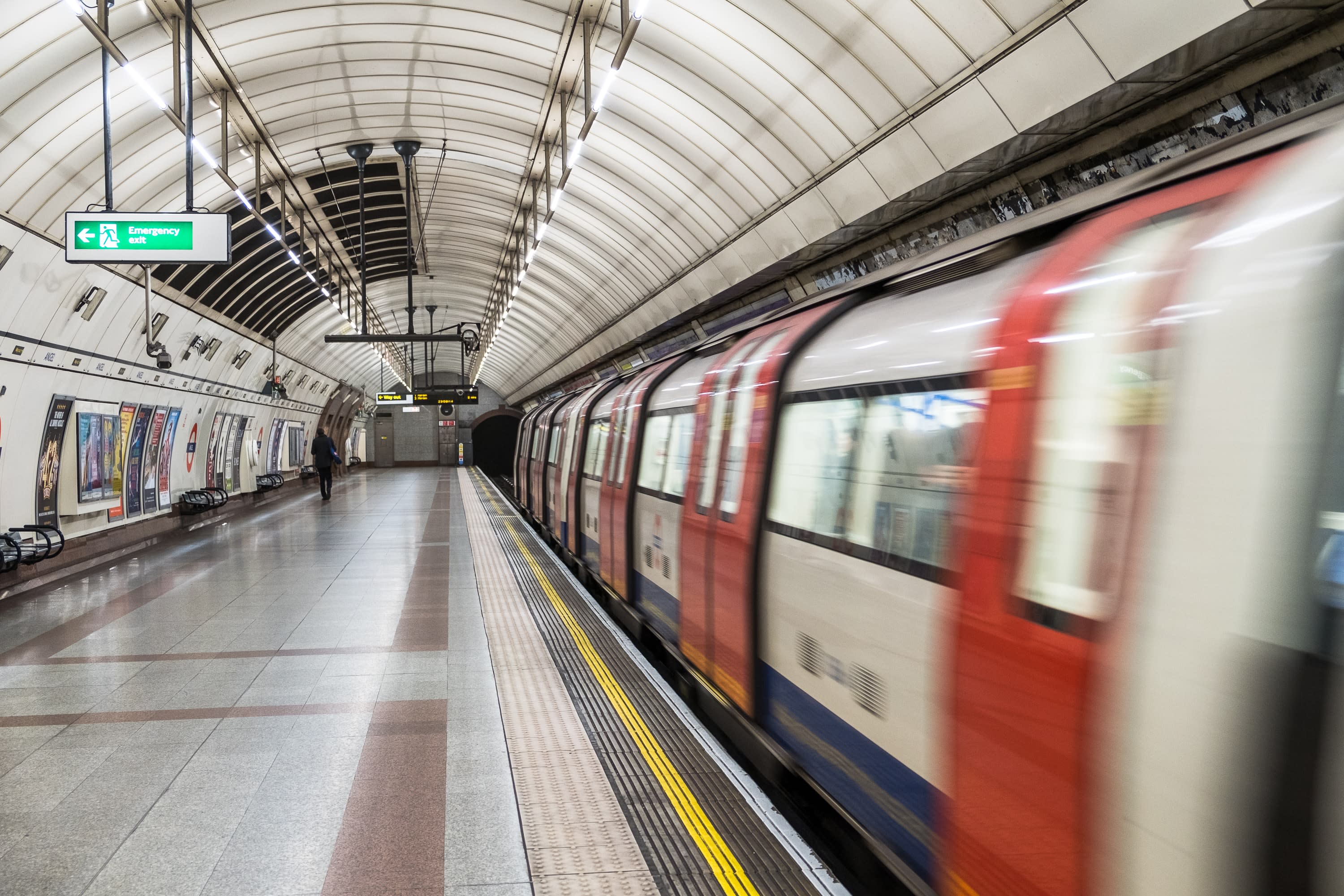 London underground train service 