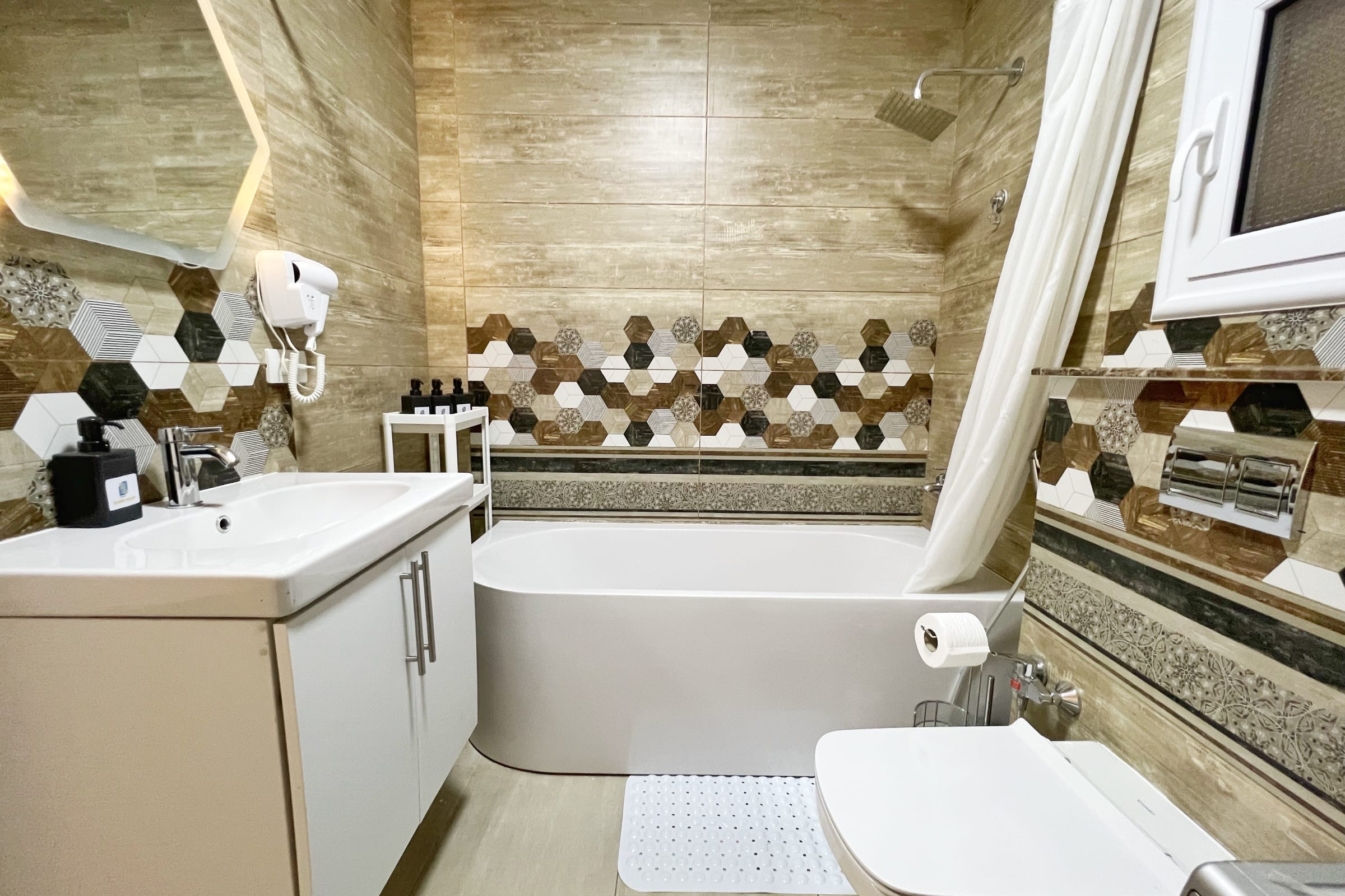 Spellbinding 2 BDR Apt. | At The Giza Pyramid's Doorstep — Apartment in Sidi Hamad El-Semman, Giza, Egypt — photo 48