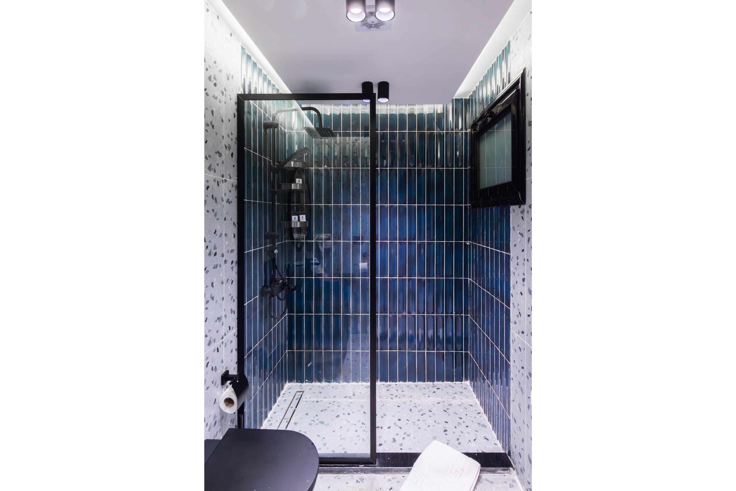 The 1 BDR Cobalt Cube| 5 min to CAI Airport — Apartment in 81 Ashbelya, Sheraton Al Matar, El Nozha, Cairo Governorate 11780, Cairo, Egypt — photo 24