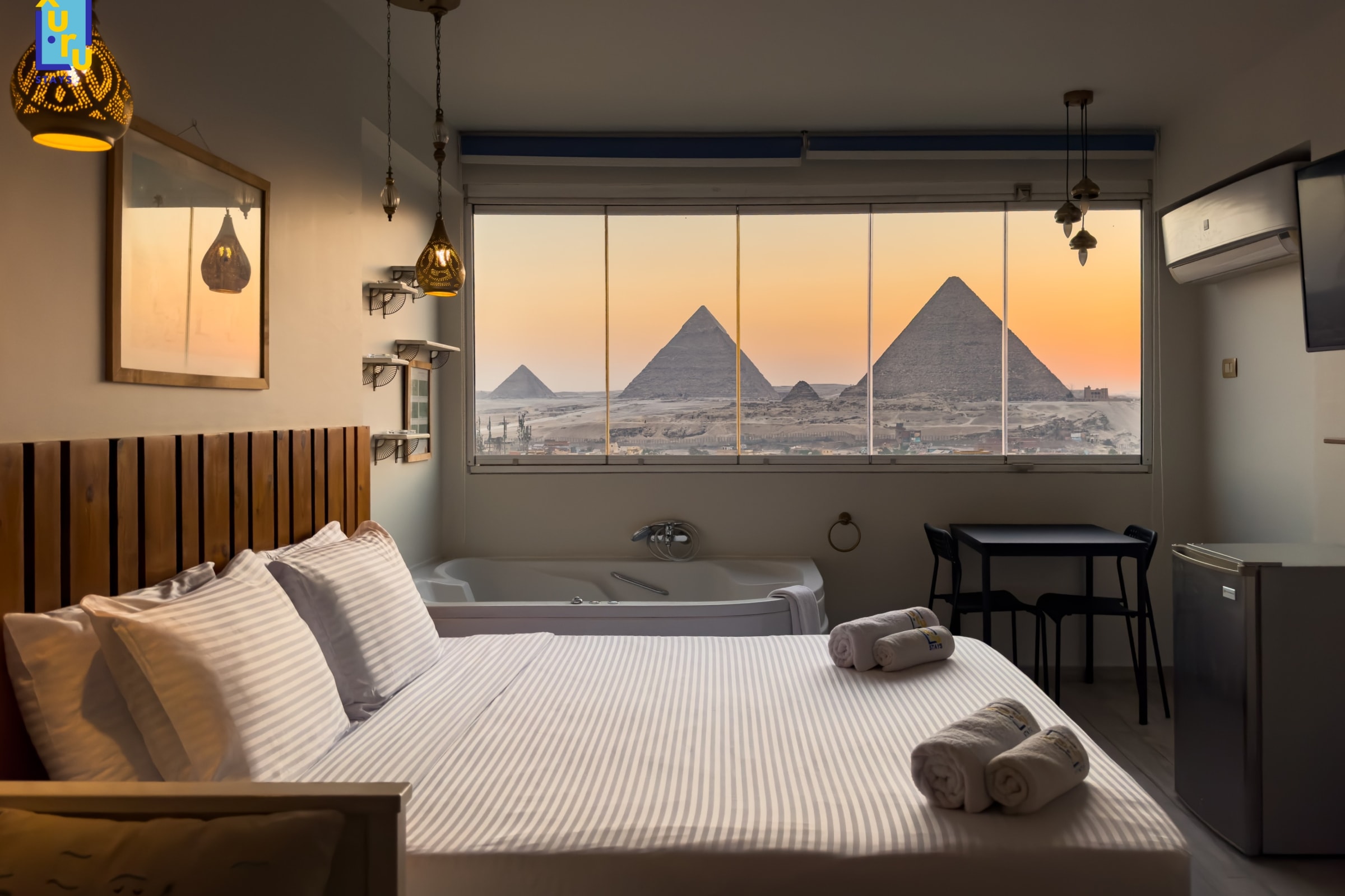 Jacuzzi Studio By The Historic Pyramids (Apt.2)