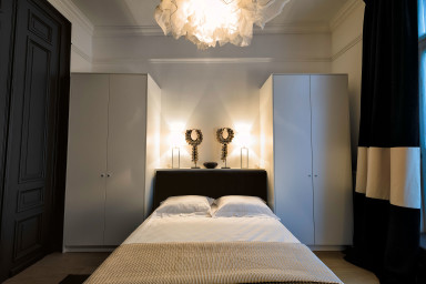 Bedroom with Queen Sized Bed / Flatscreen TV
