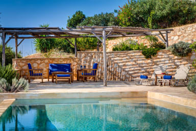 Villa Anatoli – Luxuriöse Villa am Meer mit privaten Infinity-Pool