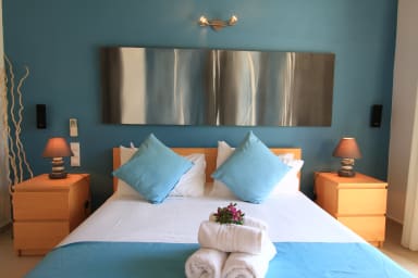 Blue bedroom on the ground-floor