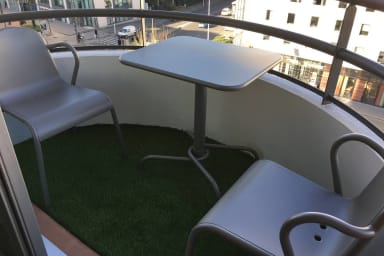 balcon avec chaises