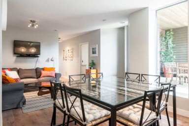 AMAZING LOCATION : directly on mont-royal avenue