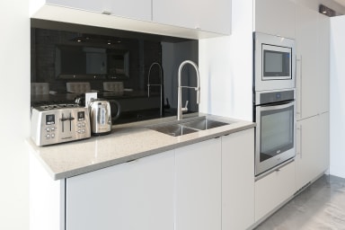 Kitchen counter, double sink, oven and microwave. Fully equipped.