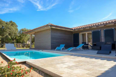 Piscine et terrasse