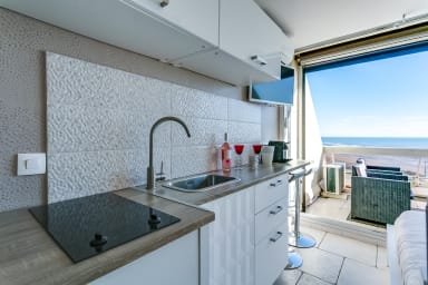 cuisine du studio Blue beach heliopolis-Libertins Cap d'Adge.