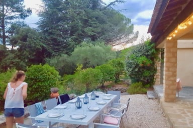  Family house, 10 mn walking distance from Lourmarin