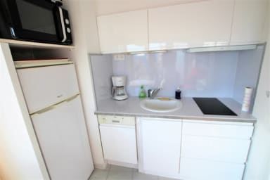 open equipped kitchen, fridge, dishwasher, Nespresso coffee machine, toster ...