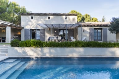 -La Bastide Blanche-4 chambres piscine chauffée Lourmarin