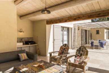 Air conciergerie/Bastide Blanche cover terrace and relax area