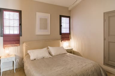 room with bathroom bed 160 cm