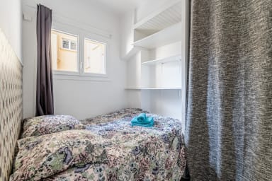 Les Pieds dans l'Eau par Dodo à Cassis