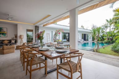 Villa Hugo | 4 bedroom luxury villa walk distance to beach Berawa Canggu