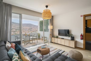 Salle de séjour avec télévision