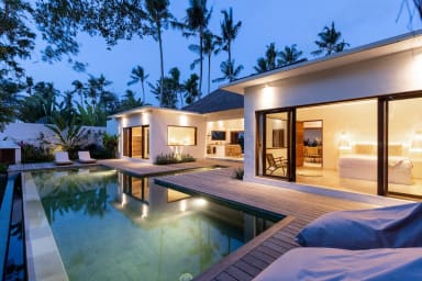 Exterior view onto the private pool of Villa Lumahi Tiga at nightfall