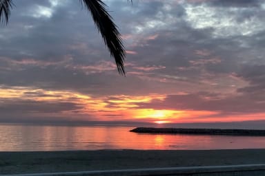 COUCHER DE SOLEIL SUR LA MER DEPUIS LA TERRASSE