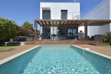 Villa contemporaine, piscine, jacuzzi & pétanque !