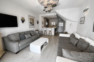 Renovated fisherman house withA/C, 4G internet, and a 16m-mooring 