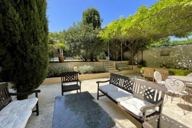 Location saisonnière à Lambesc - Terrasse ombragée - Serenity Rentals