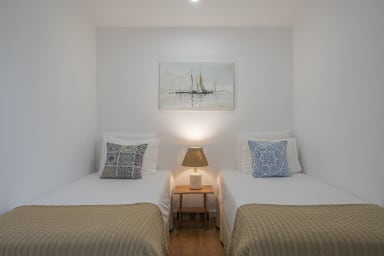 Chambre avec deux lits simples