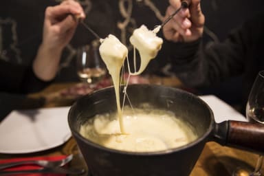 Dégustez les spécialités de la région dans les nombreux restaurants du centre...