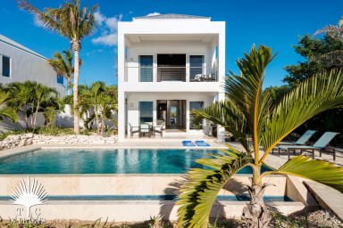 Private pool at Miami Vice One.