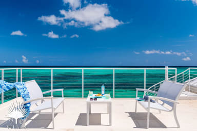 Villa Sandpiper's third-level lounging area.