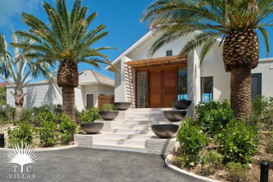 Castaway's main entrance.