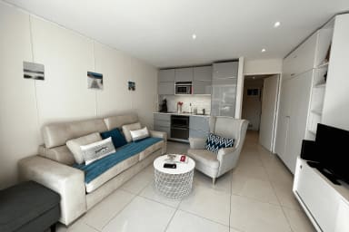 Modern 2-room apartment with terrace - WIFI - A/C