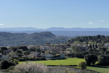 Vue du village de Vernègues