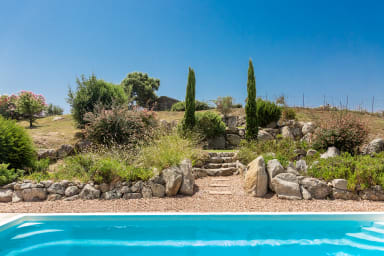 Belle villa Les Figuiers avec piscine en corse du S. entre mer et montagne