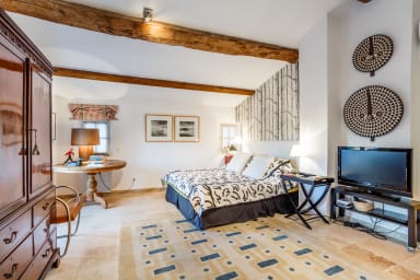 Well-being and serenity holidays at Lourmarin in the Luberon