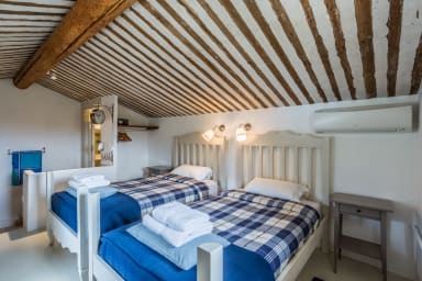 Au coeur du Luberon propriété a louer au calme absolu avec piscine