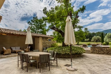 Sublime vue sur la nature pour cette villa à louer à Oppède-Le-Vieux