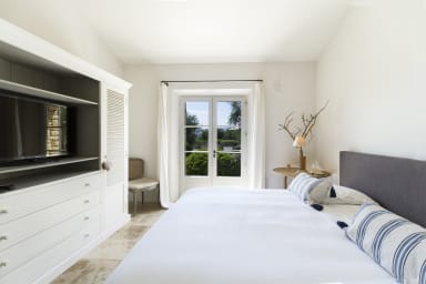 Superb villa with heated pool for rent in Gordes