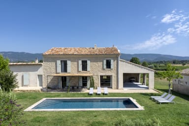 Unforgettable holidays in the heart of the Luberon vineyards