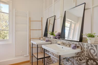 Well-being and relaxation holidays in Provence with heated swimming pool