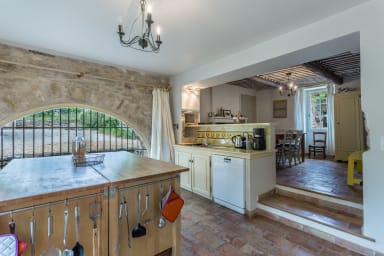 Vacances de rêve dans spacieuse maison en pierre avec piscine chauffée