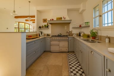 Magnificent house to rent in the heart of Provence with swimming pool